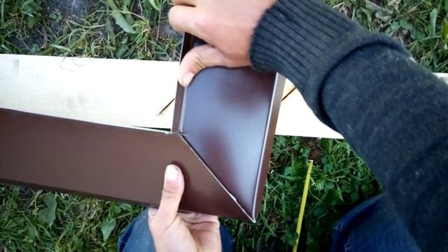 Памятка как запилить угол отлива цоколя.