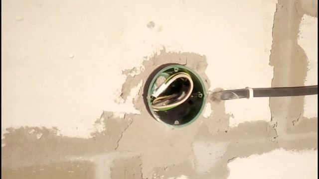 На что закрепить подрозетник?