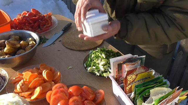 ГОТОВИМ МЯСО ДИКОГО КАБАНА С ОВОЩАМИ В КАЗАНЕ НА КОСТРЕ