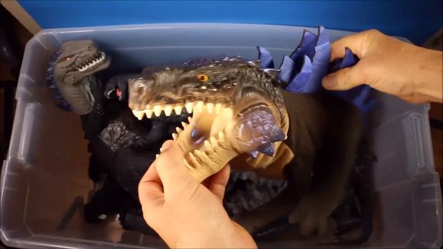 HUGE BOX GODZILLA KING OF THE MONSTERS TOYS!! 50 Gallon Box Action Figures Unboxing WD Toys