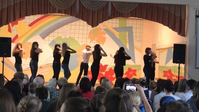 Танец на День учителя. 10А класс.