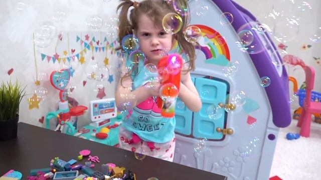 Ева с мамой делают видео сборник