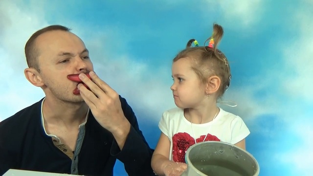 Бидончик молока с первоапрельскими приколами игрушками milk bucket with funny to