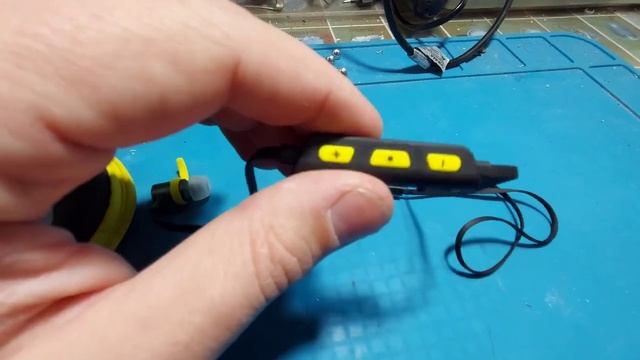 Как подключить беспроводные наушники?