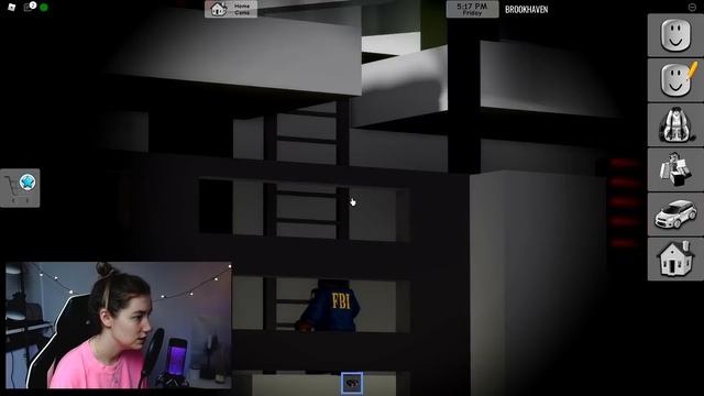 Я слежу за ТОБОЙ в Брукхейвен РП Роблокс! Подсматриваю за игроками в Brookhaven RP Roblox