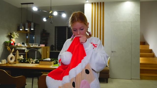 АМЕЛЬКА ПОМОЩНИК САНТЫ!