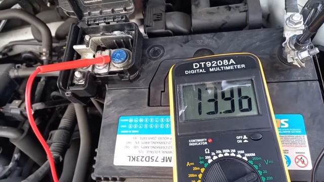 Как проверить заряд аккумулятора мультиметром ?