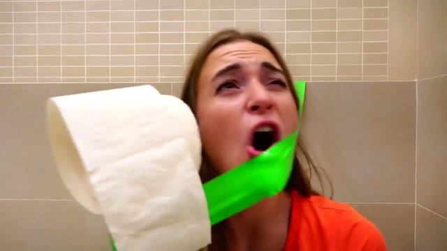 BAD BABY ПРАНК В ТУАЛЕТЕ! FUNNY BABY PRANK with Sticky tape - Nursery Rhyme song Learn Colors
