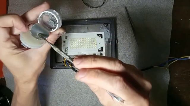 Как отремонтировать светодиодный прожектор?