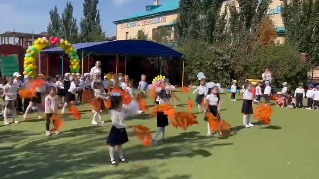 1 сентября в садике танец детей
