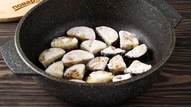 Салат с хрустящими баклажанами и сладким соусом чили
