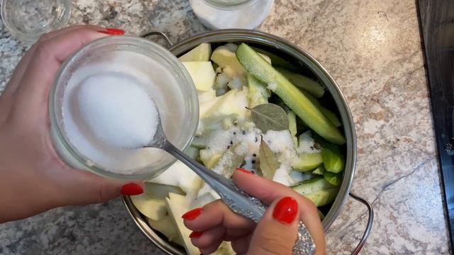Что делать с переросшими огурцами? Рецепт вкусной закуски из огурцов.