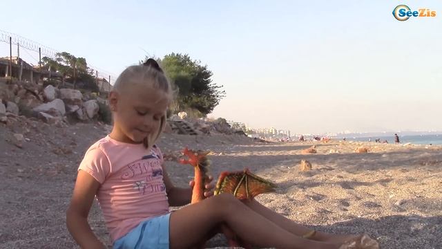 Беби Бон и Ярослава на морском пляже. Яйца с Сюрпризами – Игрушки для детей. Doll Baby Born