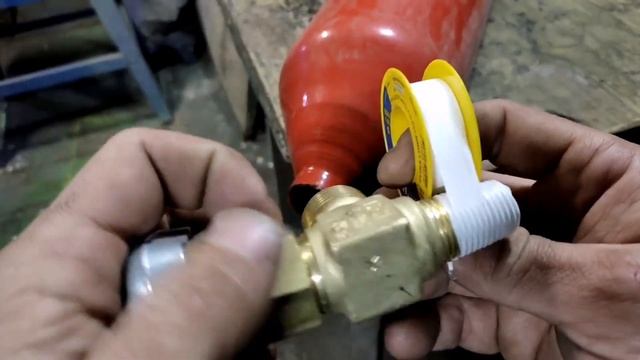 Малый баллон CO² для полуавтомата из огнетушителя.