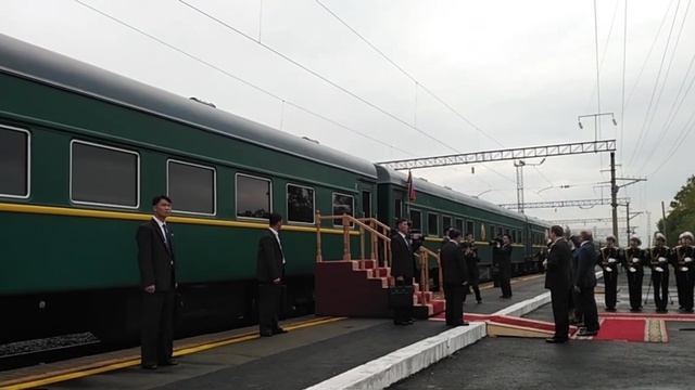 Ким Чен Ын уезжает, пока Ким до скорой встречи !