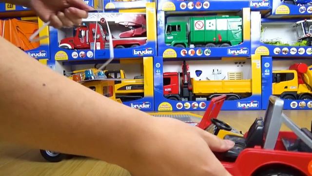bruder(ブルーダー)のはたらくくるまは大迫力!箱を開けて遊ぼう♪