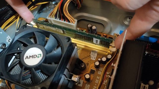 Непрерывные короткие сигналы при включении компьютера Gigabyte GA-H61M-S2PV Биос AMI EFI BIOS