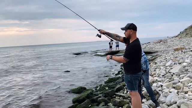 Вечерний ROCKFISHING. Ловля ласкиря и ставриды на бомбарды и булеры. Рыбалка в Новороссийске 2021