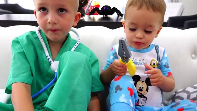BAD KIDS & GIANT SPIDER Johny Johny Yes Papa Nursery Rhymes Song & Learn Colors for Children