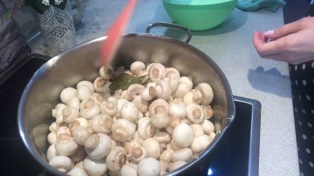 Маринованные шампиньоны.
