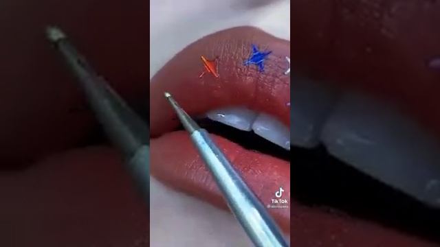 Истории с губами?// Даша Рокс?