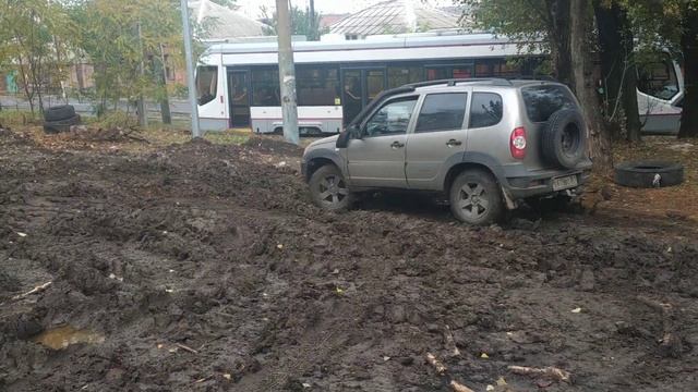 нива Шевроле по грязи !