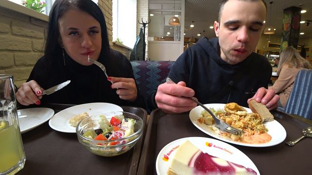 МУКБАНГ С ВАРЕЙ В КАФЕ / БОРЩ / КОТЛЕТА ПО КИЕВСКИ / ПЛОВ / САЛАТ / EATING Mukbang ASMR АСМР