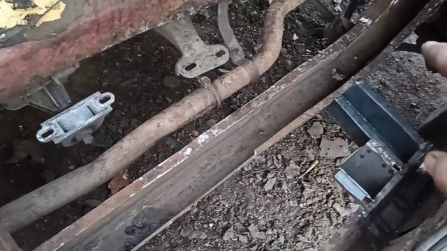 ЗАМЕНА ГНИЛОГО ПОЛА.НИВА 4/4