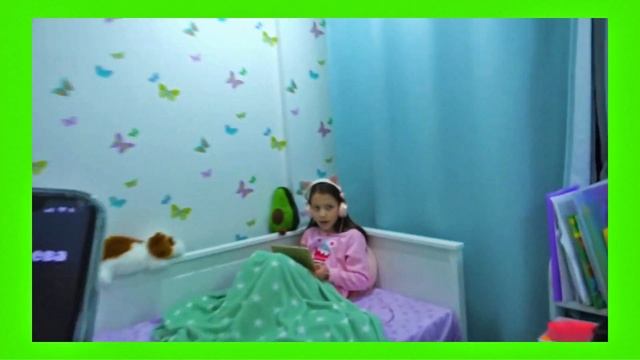 ЗВОНОК МАМЫ ВИКИ ШОУ из РОДДОМА! РЕАКЦИЯ ВИКИ ШОУ на рождение СЕСТРИЧКИ!
