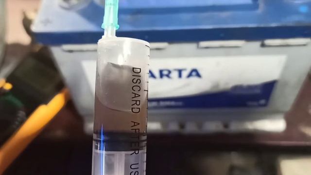Доливка дистиллата в не обслуживаемый аккумулятор Varta