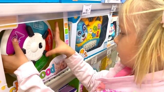 СОФИЯ И ИГРУШКИ ДЛЯ НИКА. СОФУНЬЯ ШАЛУНЬЯ