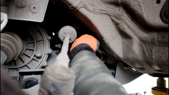 SsangYong Actyon 2,0 4wd СсангЙонг Актион 2012 года Замена втулок и стоек переднего стабилизатора