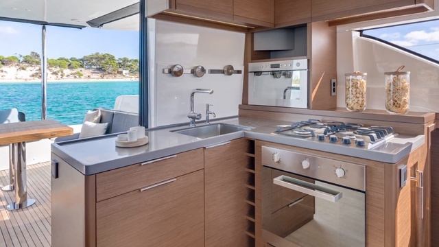 Обзор парусного катамарана Lagoon 50 (Лагун 50). Аренда парусного катамарана.