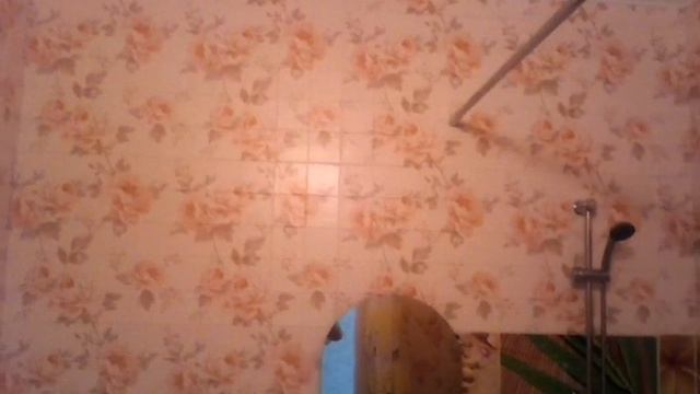 ПВХ панель листовая быстро дёшево приклеил на клей титан на крашеную водоэмульсионной краской!