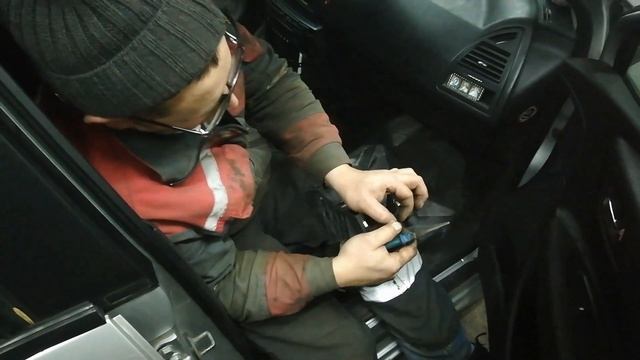 Ремонт Citroën C4. Замена тросиков МКПП.