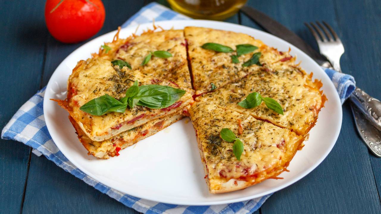 🍕 Пицца «Минутка» на сковороде — рецепт простой пиццы из жидкого теста