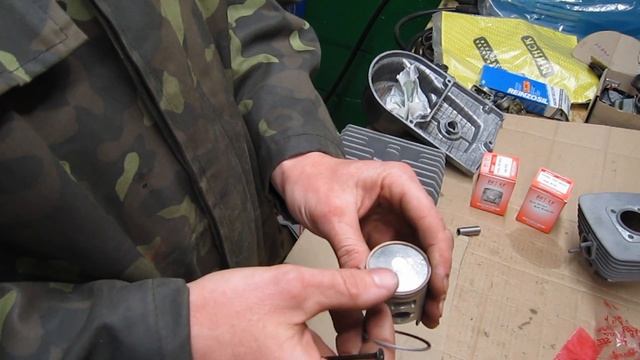Раскрываю секреты. Устанавливаю поршень с Хонды Дио на поршневую Карпаты. Сравниваем поршня.