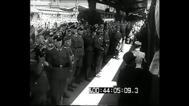 Муссолини и Гитлер встречаются в Мюнхене (1940). Mussolini e Hitler si incontrano a Monaco (1940)