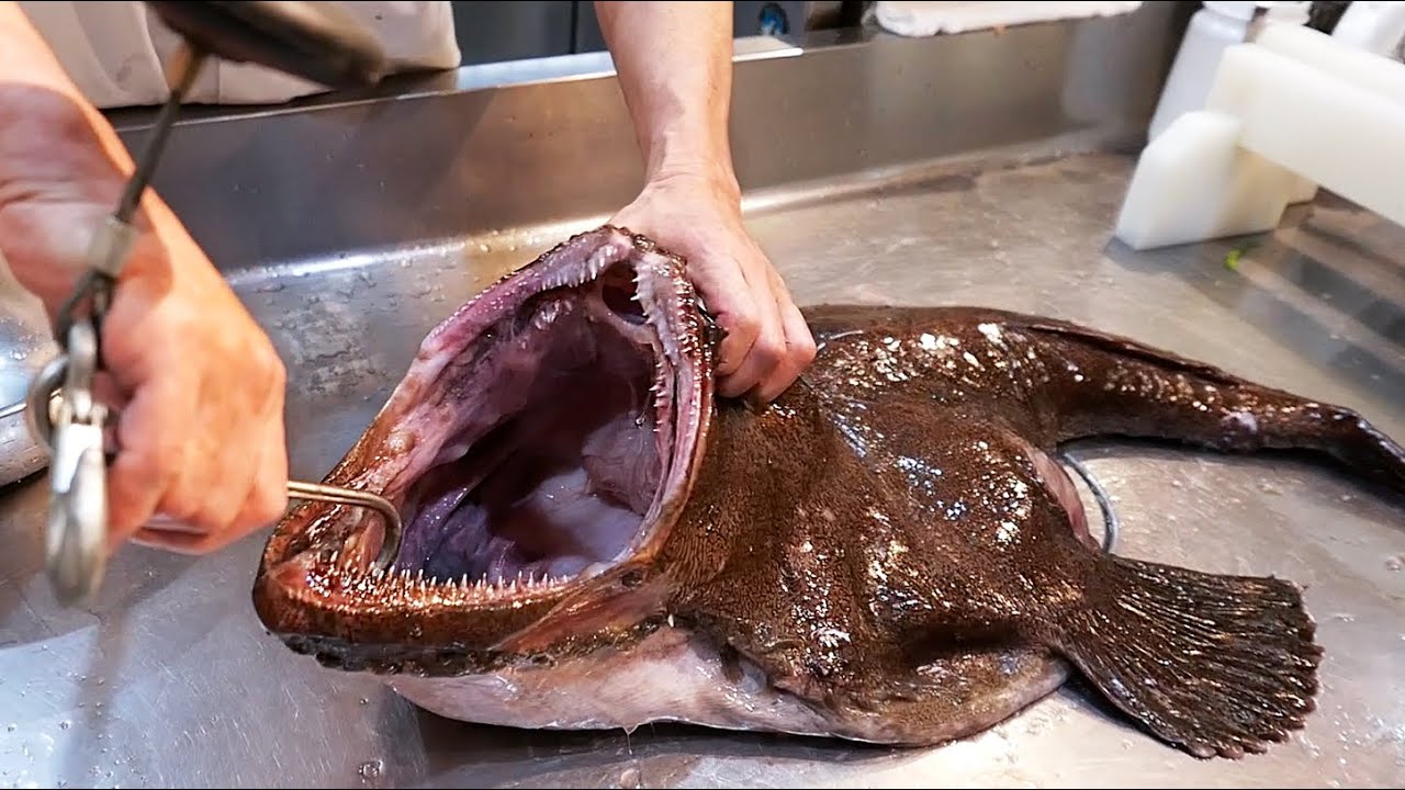 САШИМИ ИЗ ГИГАНТСКОГО МОРСКОГО ЧЕРТА. Японская кухня.