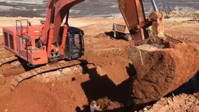 Экскаватор Hitachi Zaxis 670LCR