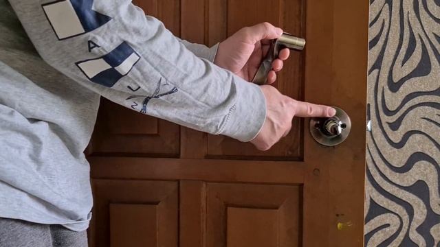 БЫСТРЫЙ ремонт дверной ручки!