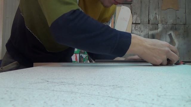 Как приклеить кромку на столешницу феном