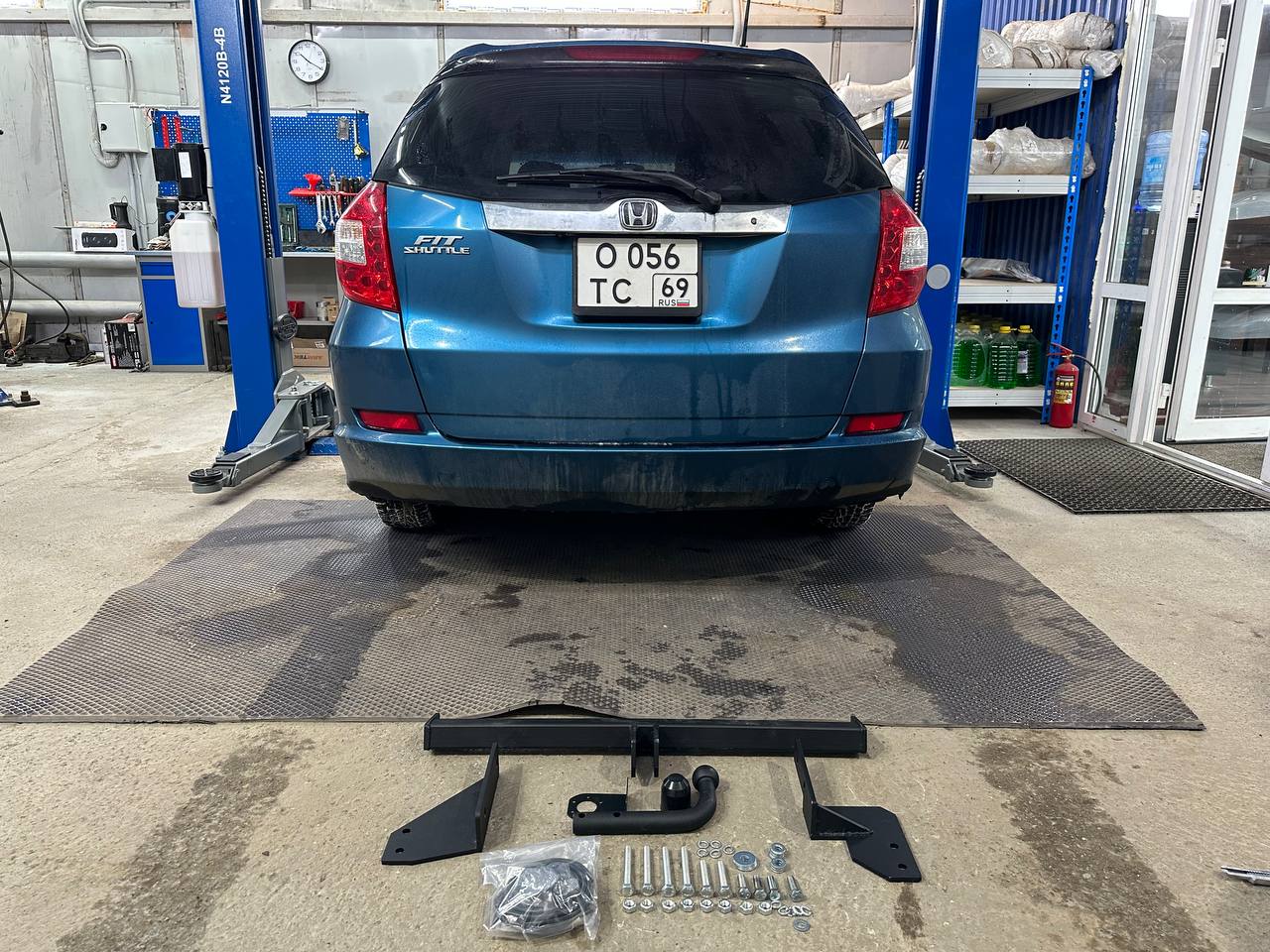 Honda Fit Shuttle (Хонда Фит шаттл) сюрпризы от японцев при установке фаркопа. Очень тонкий металл.