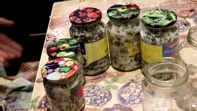 Сироп из зеленых шишек сосны  с сахаром или мёдом.