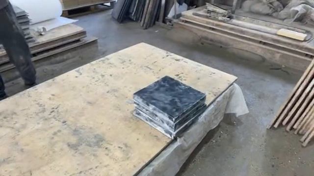 Производство тротуарной плитки по технологии Мрамор из бетона. Расформовка