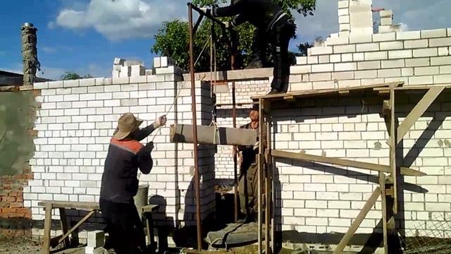 Установка бетонной перемычки без крана