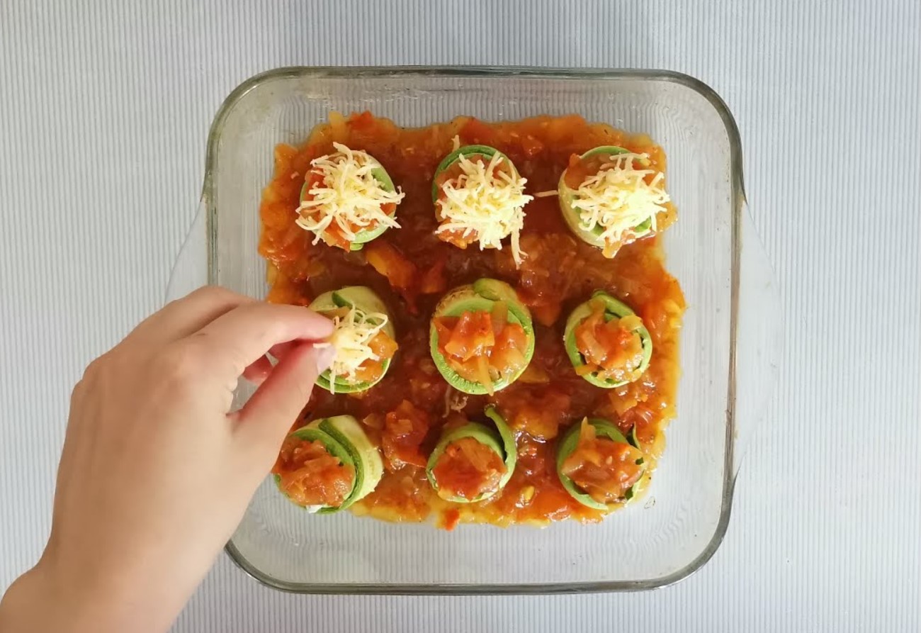 РОДНЫЕ В ВОСТОРГЕ! КАБАЧКОВЫЕ РУЛЕТИКИ с творожно-сырной начинкой. Рецепты из кабачка. Легкий рецепт