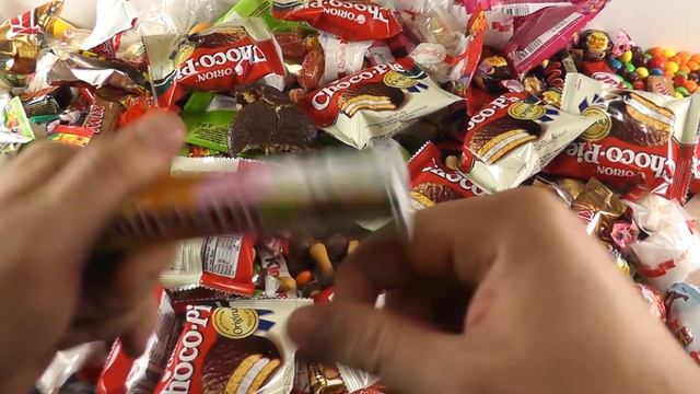 А lot of candy ? Много сладостей и конфет ?
