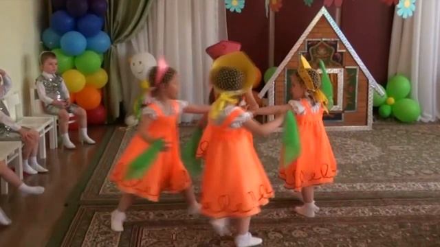 Пляска "А я чайничала-самоварничала" 2 младшая группа
