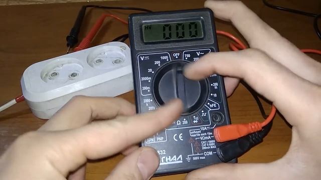 измерить напряжение в розетке мультиметром! для чайников